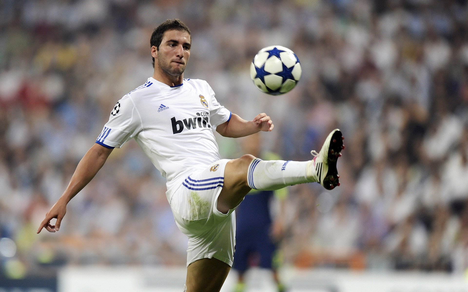 赛季末将迎来巴萨对皇马的巅峰对决，巴萨对皇马最精彩的一场比赛